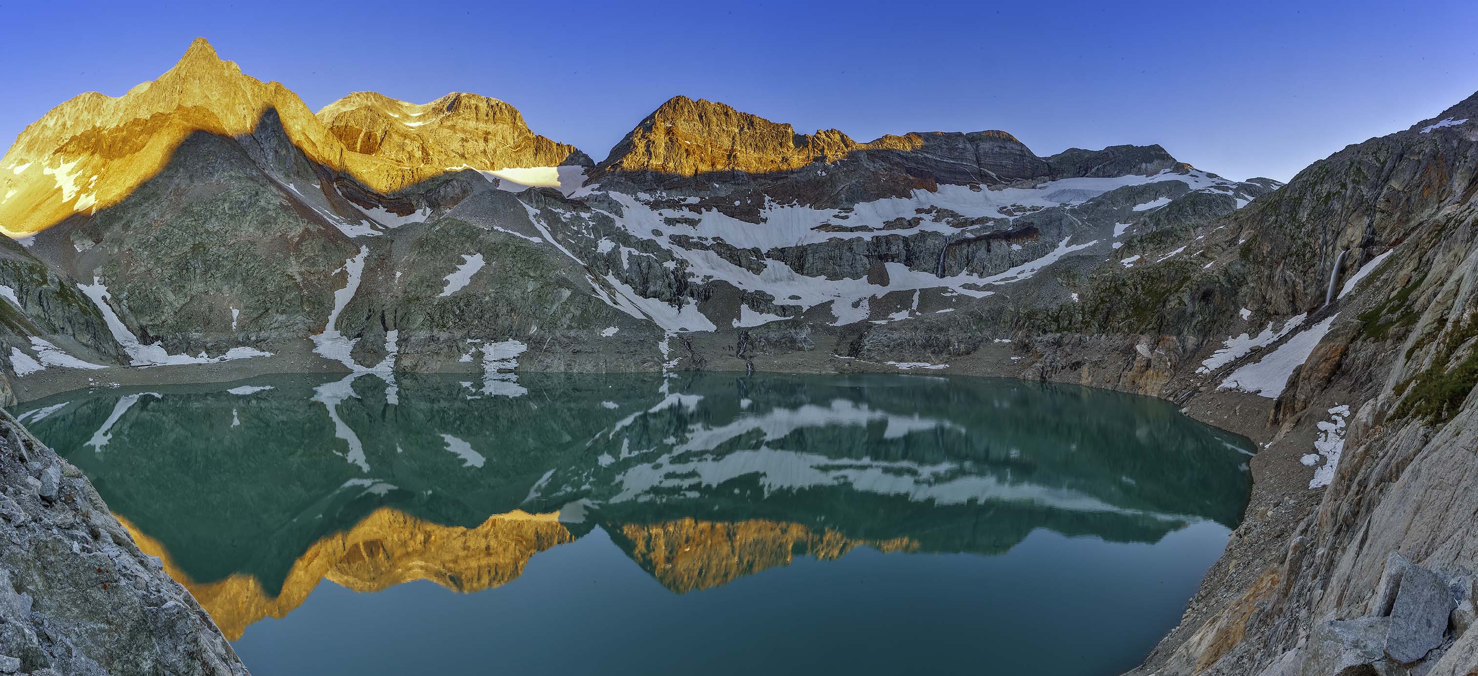 Lac du Portillon et pic Perdiguère