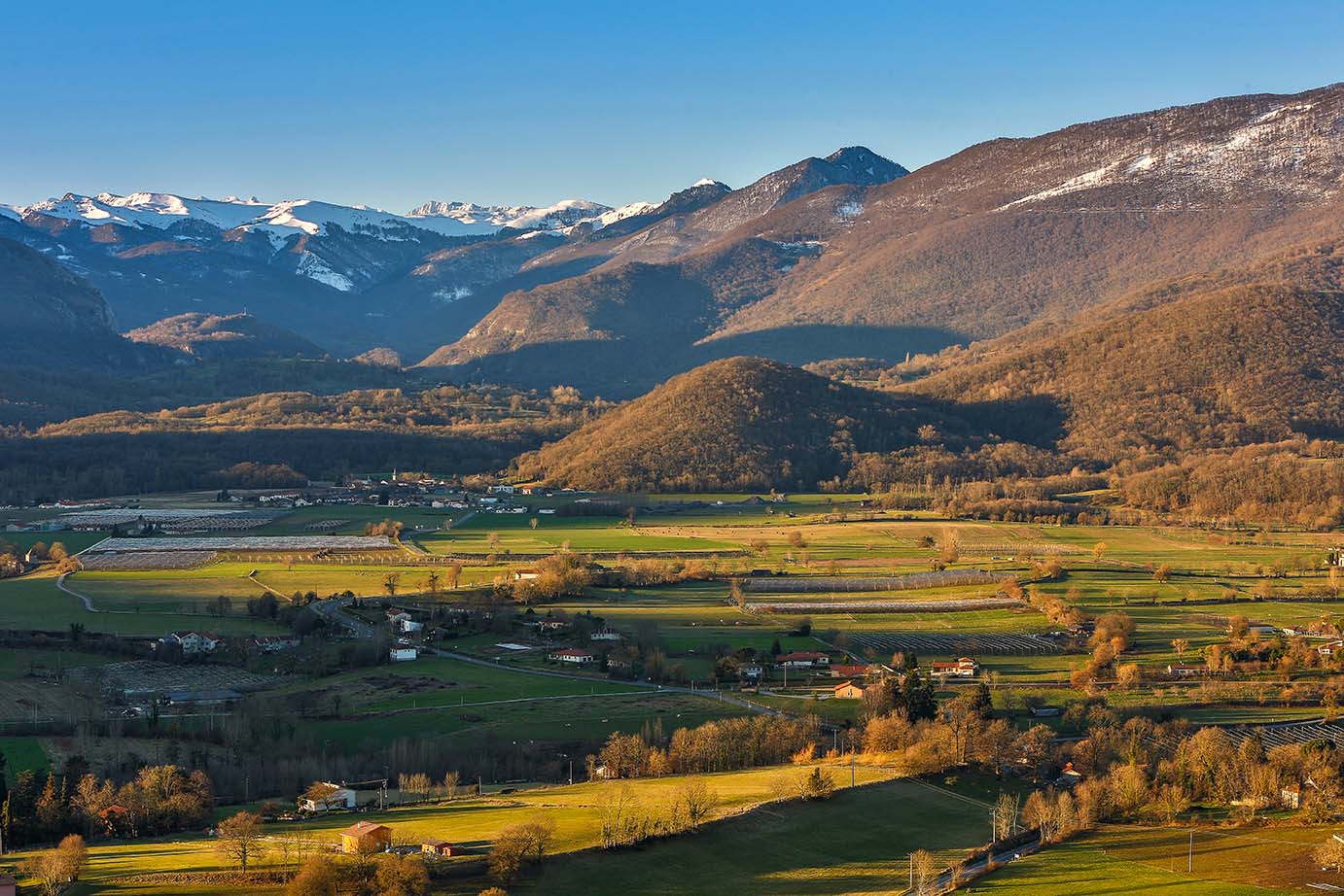 Vue sur la vallée de Valcabrère et Loures-Barousse